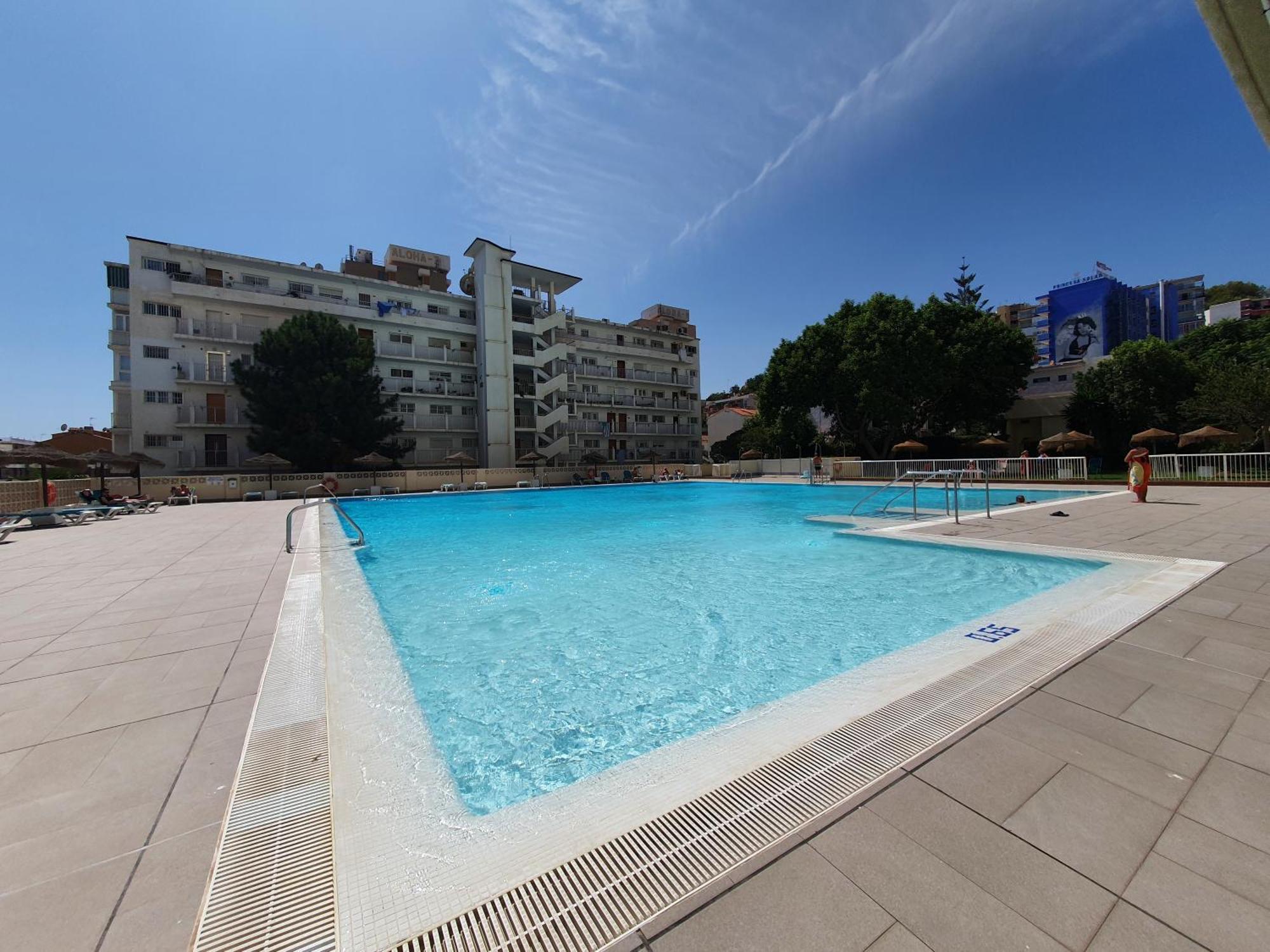 En Carihuela Con Vistas Y Plaza De Garaje, Nucleo Cristal Lägenhet Torremolinos Exteriör bild